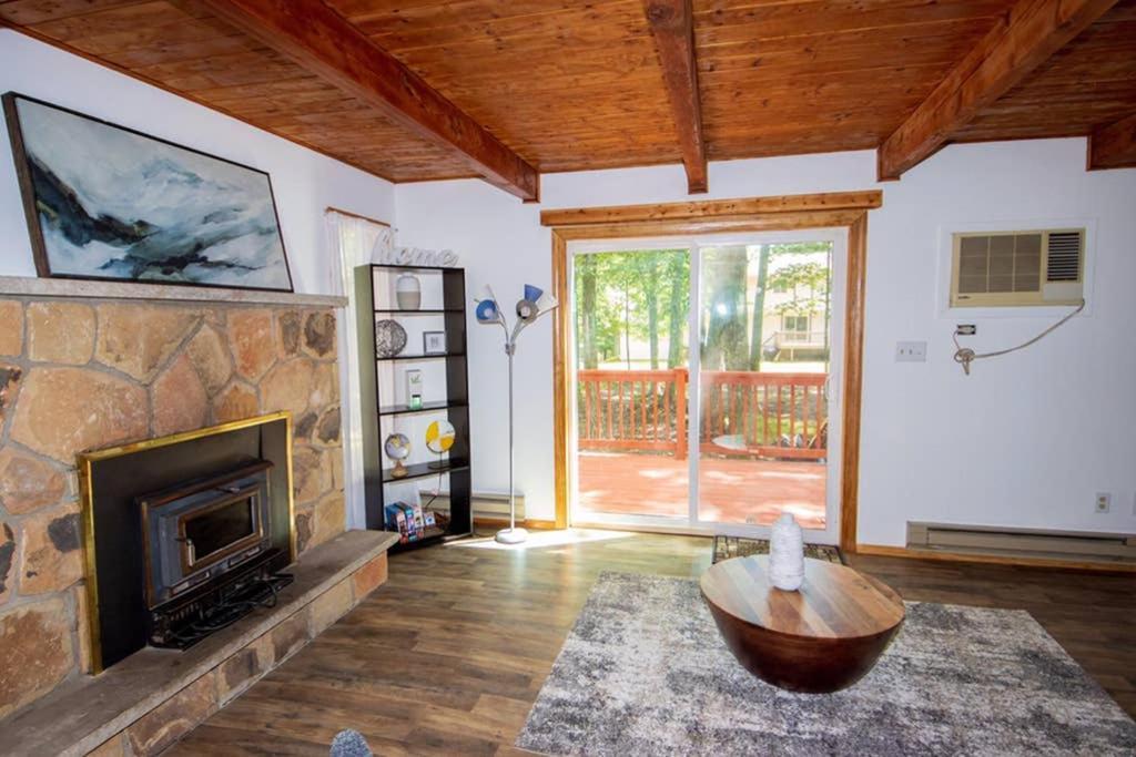 Entire 3 Bedroom Adventure Chalet, Near The Best Of The Poconos East Stroudsburg Esterno foto