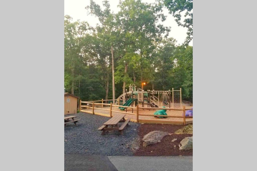 Entire 3 Bedroom Adventure Chalet, Near The Best Of The Poconos East Stroudsburg Esterno foto