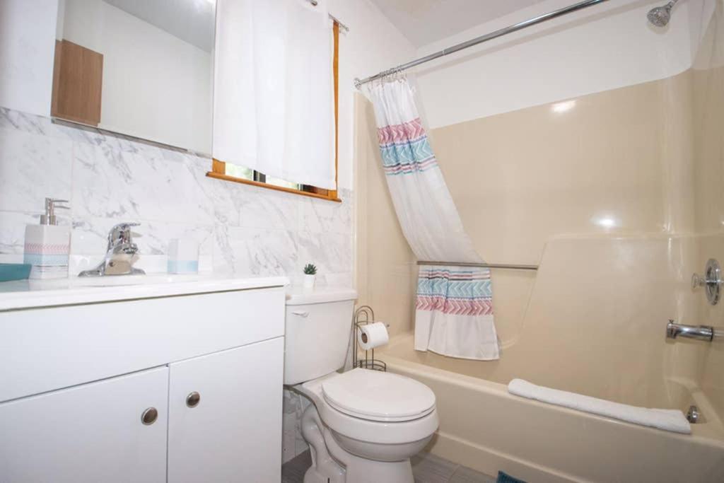 Entire 3 Bedroom Adventure Chalet, Near The Best Of The Poconos East Stroudsburg Esterno foto