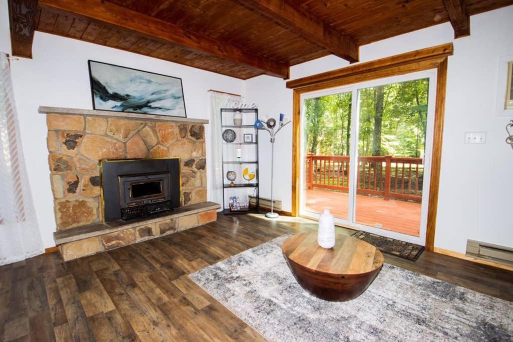 Entire 3 Bedroom Adventure Chalet, Near The Best Of The Poconos East Stroudsburg Esterno foto
